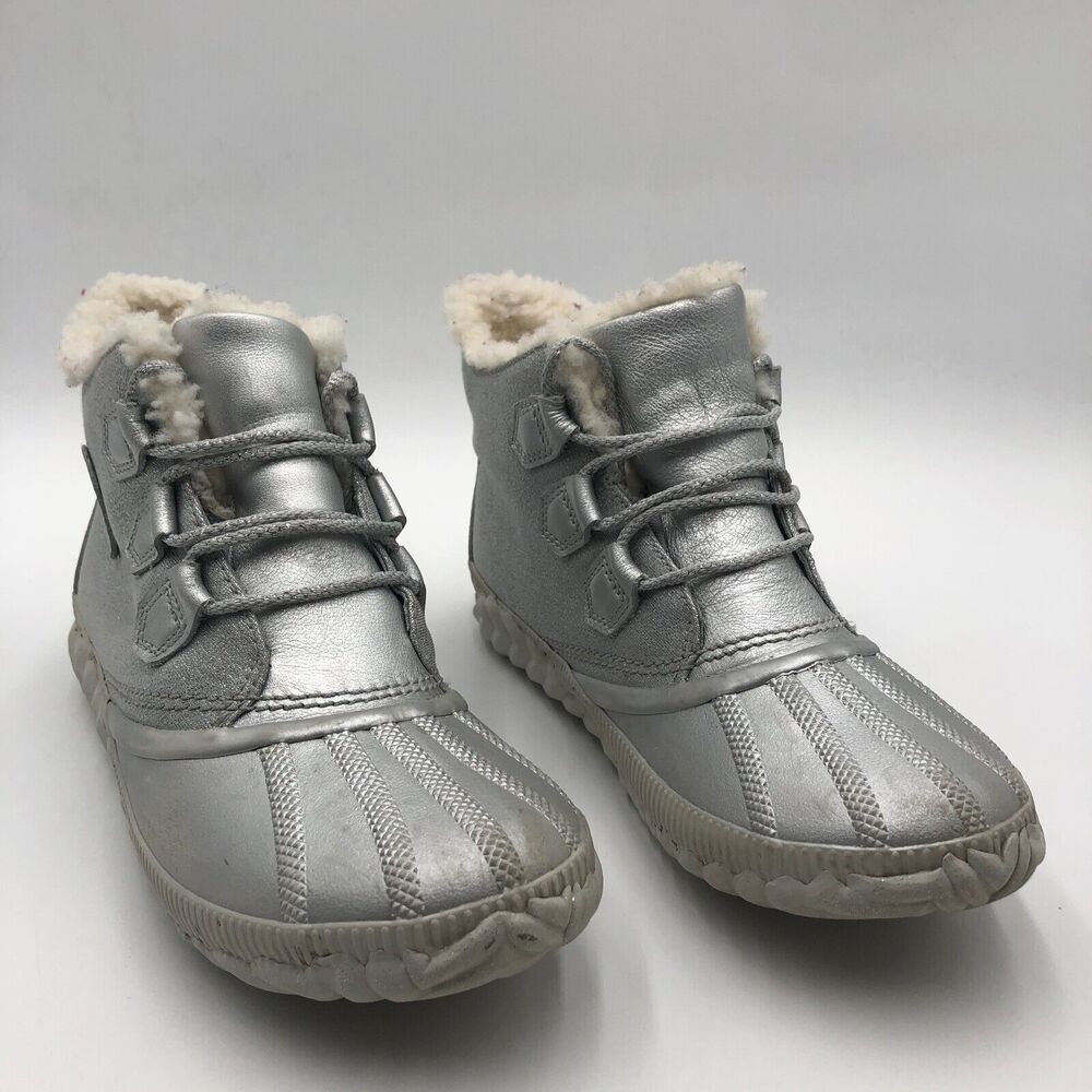 Sorel Silver Ankle Boots Disney Frozen Women’s 9 Waterproof Hiking shoes sparkly